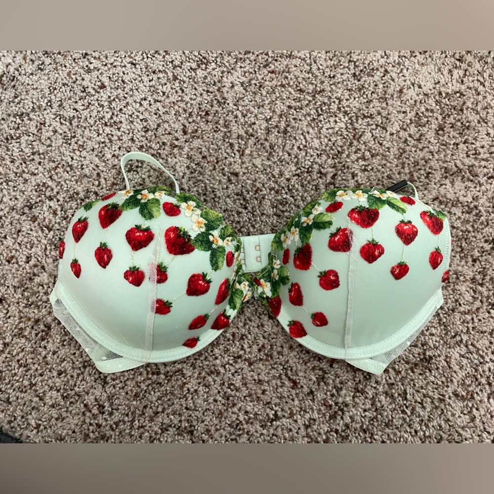 BRAND NEW! VictoriasSecret mint green strawberry push up bra